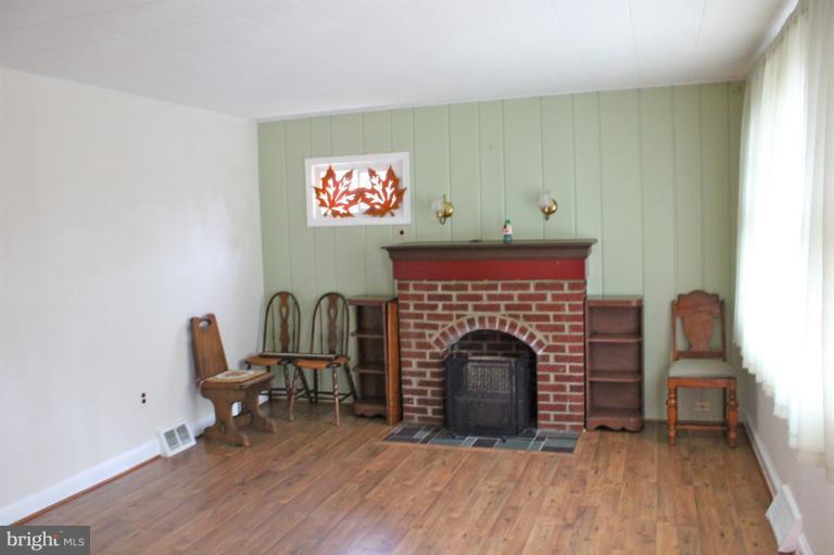 6722 Queens Road Alexandria, VA 22306 - Photo 5 of 28 Family Room