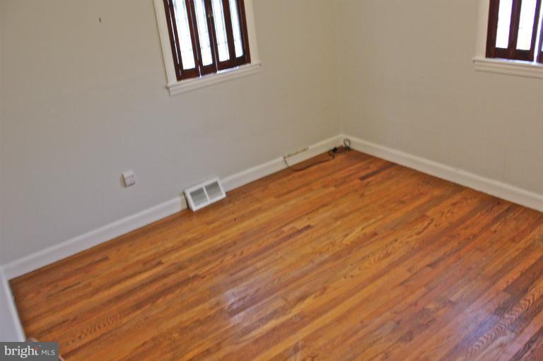 6722 Queens Road Alexandria, VA 22306 - Photo 8 of 28 Bedroom (Master)
