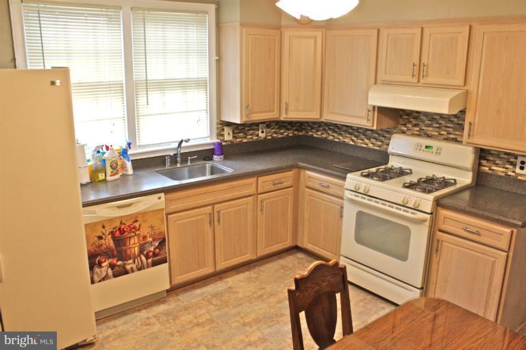 6722 Queens Road Alexandria, VA 22306 - Photo 10 of 28 Kitchen