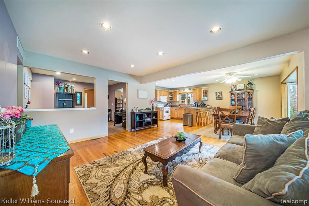 4003 Kent Road Royal Oak, MI 48073 - Photo 14 of 34
