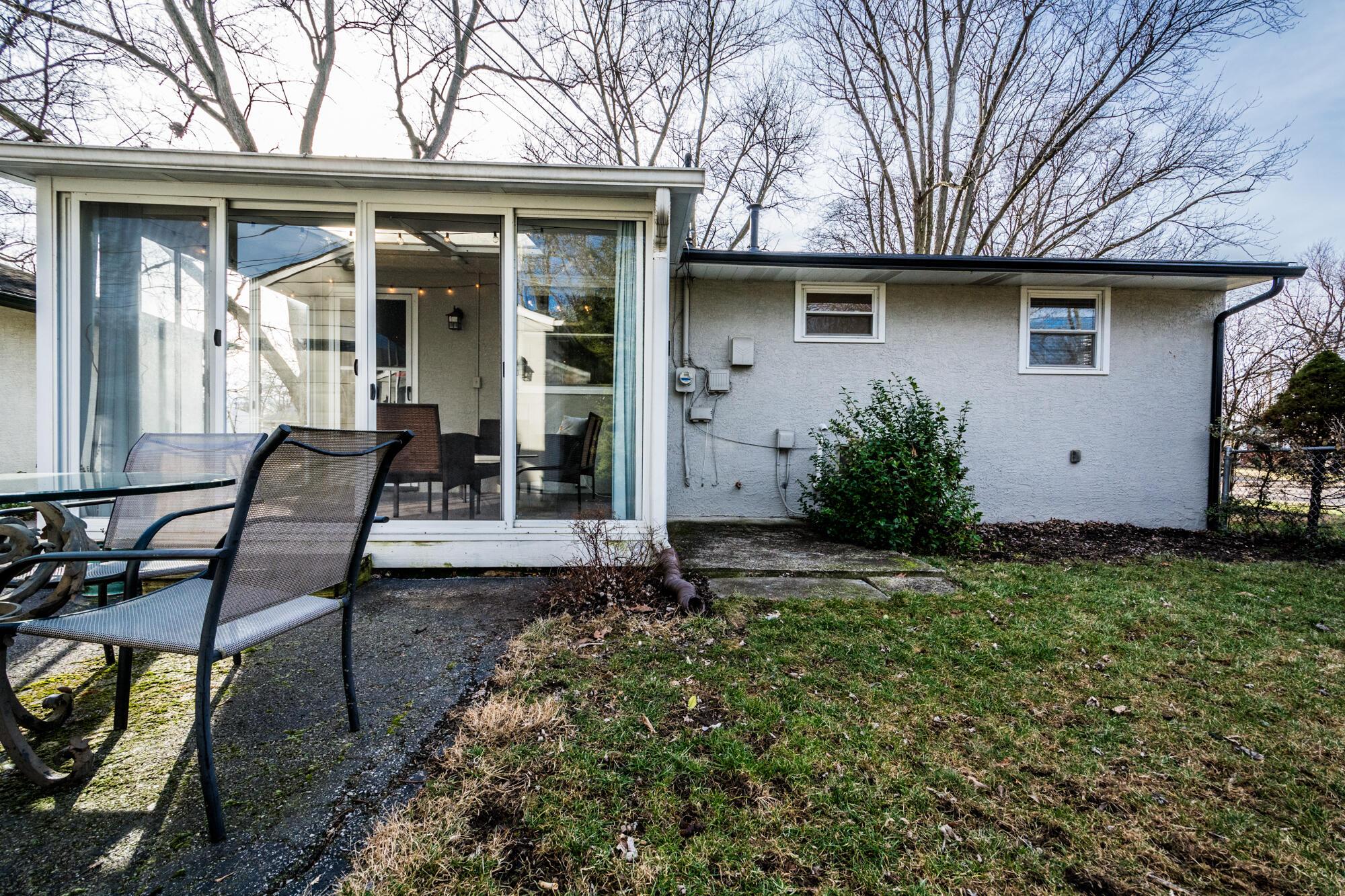 5296 Roche Place Columbus, OH 43229 - Photo 26 of 29 Everybody loves a screened-in porch