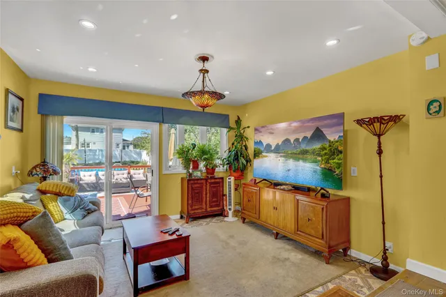 $599,000 | 66 Center Avenue, Bay Shore, NY 11706