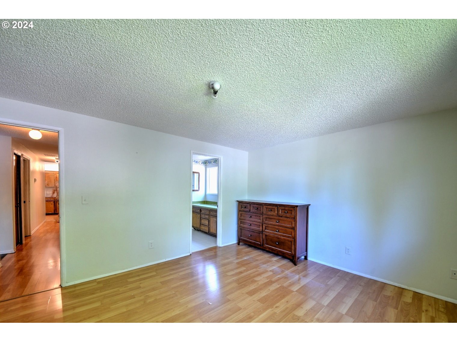 443 South 68th Place Springfield, OR 97478 - Photo 18 of 32 a view of empty room with wooden floor