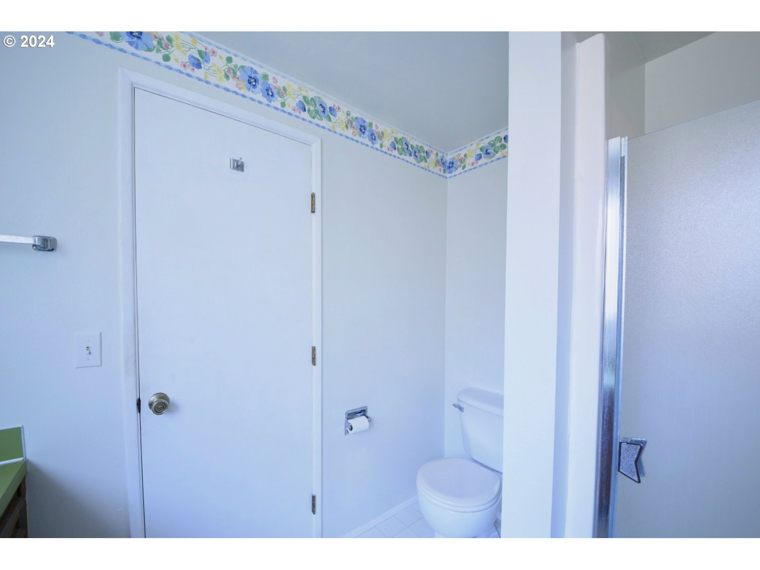443 South 68th Place Springfield, OR 97478 - Photo 20 of 32 a bathroom with a shower