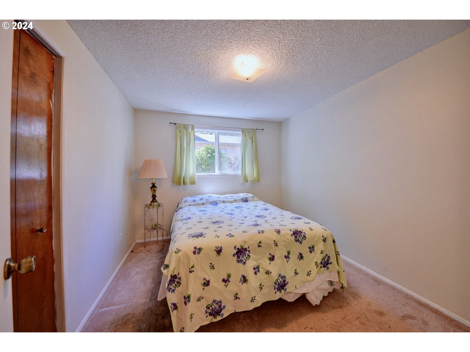 443 South 68th Place Springfield, OR 97478 - Photo 21 of 32 a bedroom with a bed and a dresser