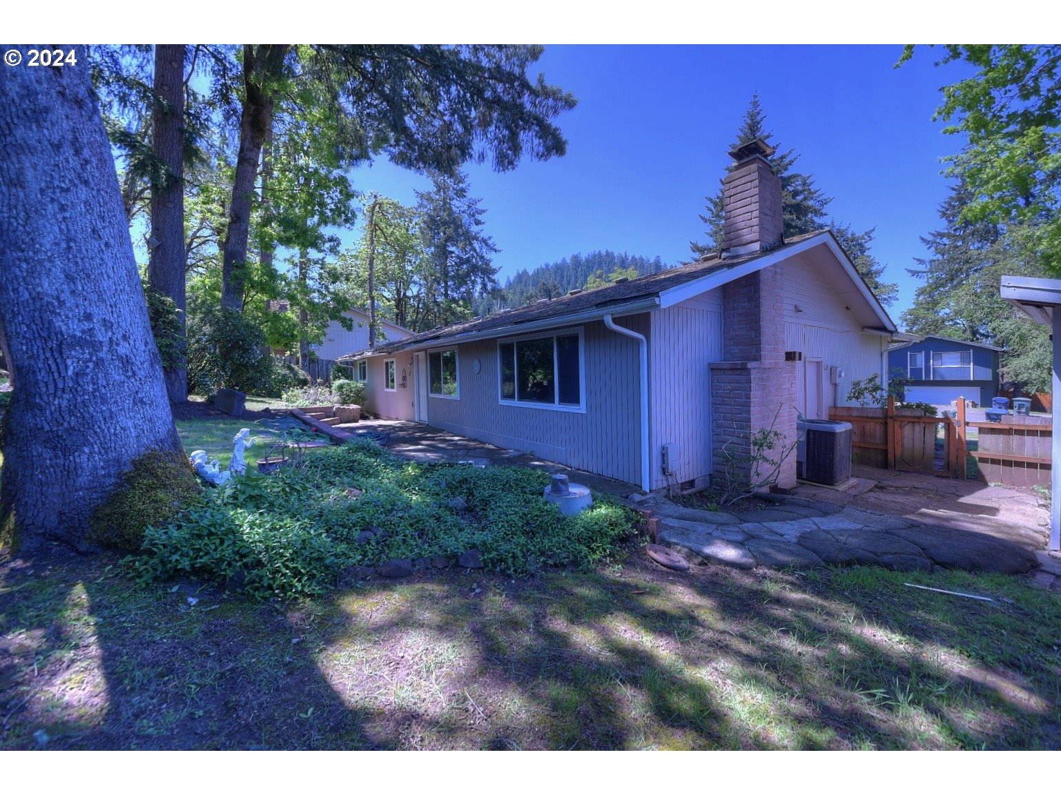 443 South 68th Place Springfield, OR 97478 - Photo 29 of 32 a view of a house with a yard