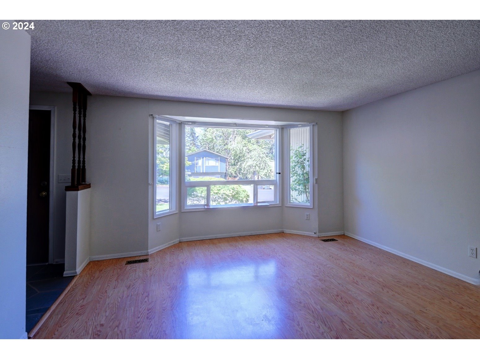 443 South 68th Place Springfield, OR 97478 - Photo 4 of 32 a view of an empty room with a window