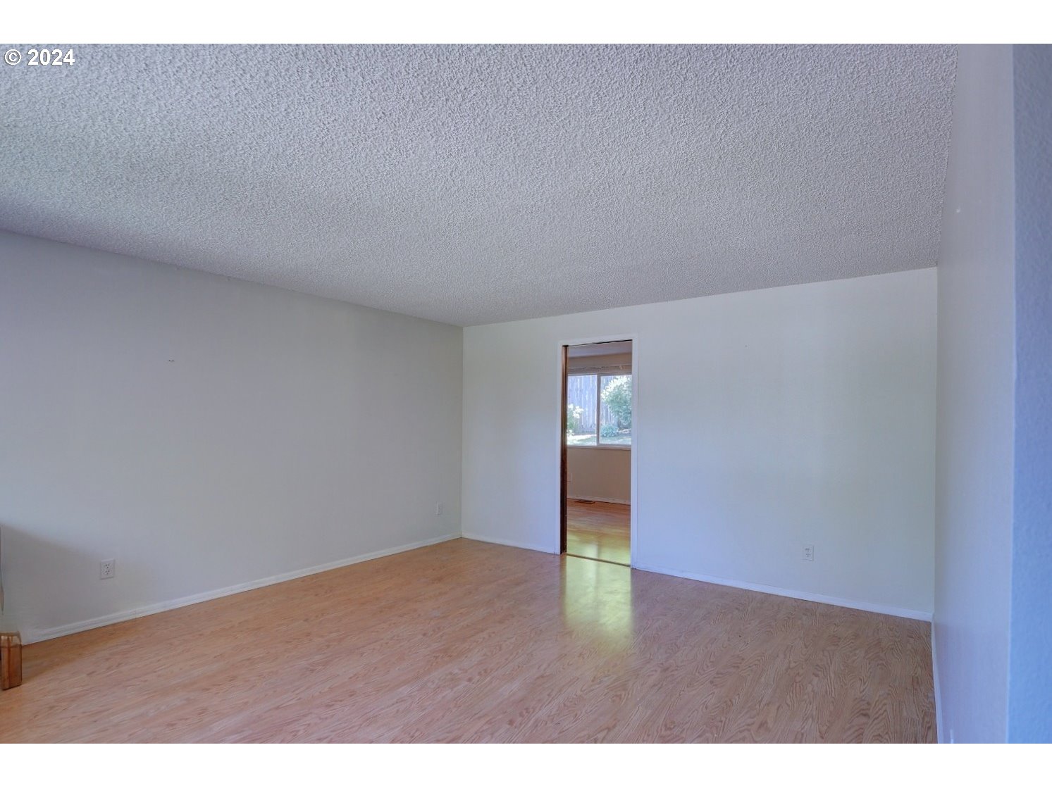 443 South 68th Place Springfield, OR 97478 - Photo 5 of 32 a view of an empty room and window