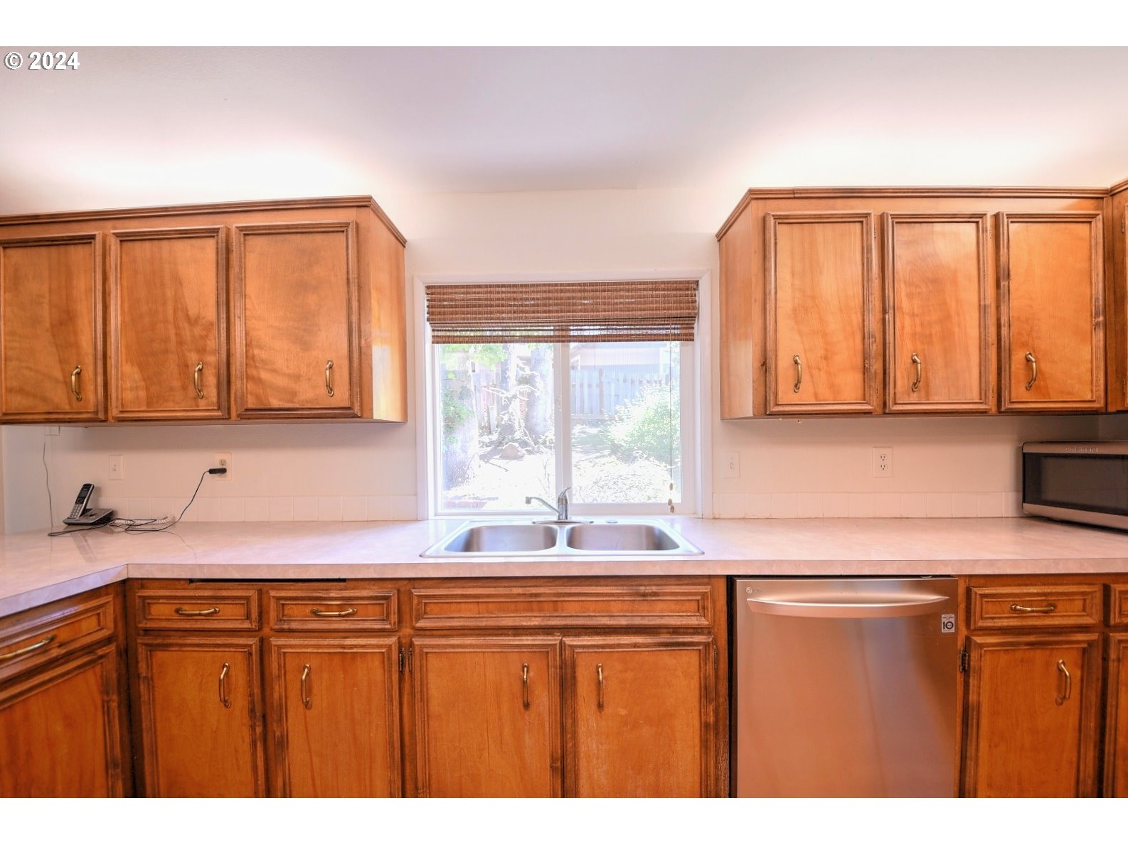 443 South 68th Place Springfield, OR 97478 - Photo 8 of 32