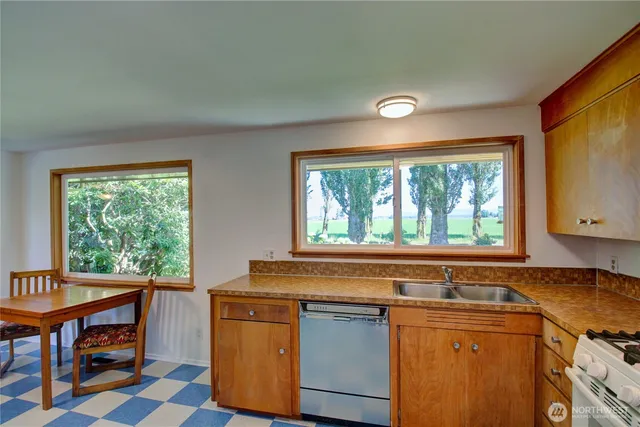 $665,000 | 16005 Laconner Whitney Road, La Conner, WA 98257