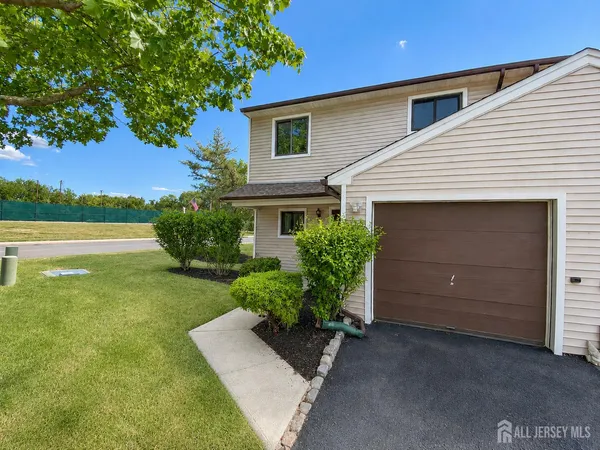$650,000 | 1 Orchid Court, Edison, NJ 08820