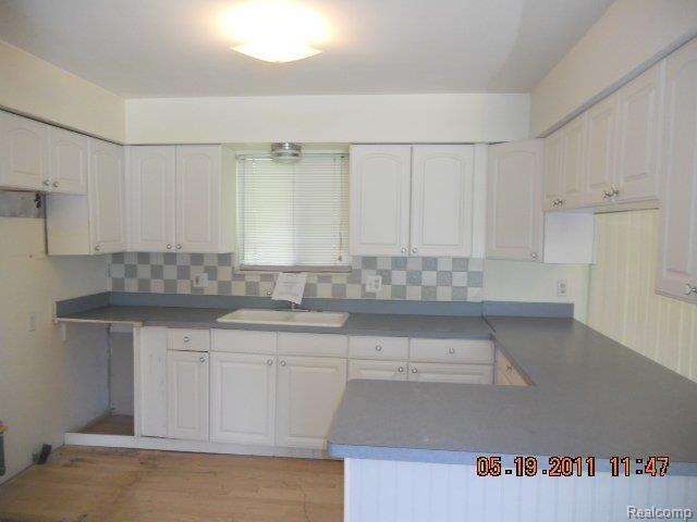 35057 Beverly Road Romulus, MI 48174 - Photo 5 of 11 Kitchen