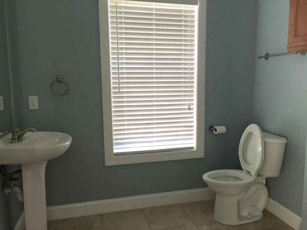 2834 Dry Creek Road Duffield, VA 24244 - Photo 12 of 24 Half Bath