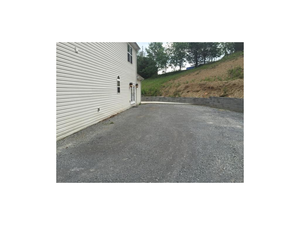 2834 Dry Creek Road Duffield, VA 24244 - Photo 22 of 24 Parking Parking Parking