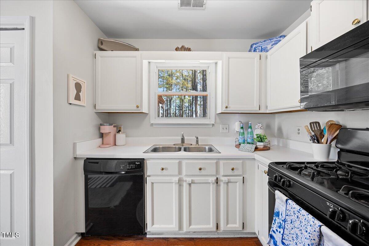 1052 Mills Street Raleigh, NC 27608 - Photo 11 of 36 11-2A1A6622