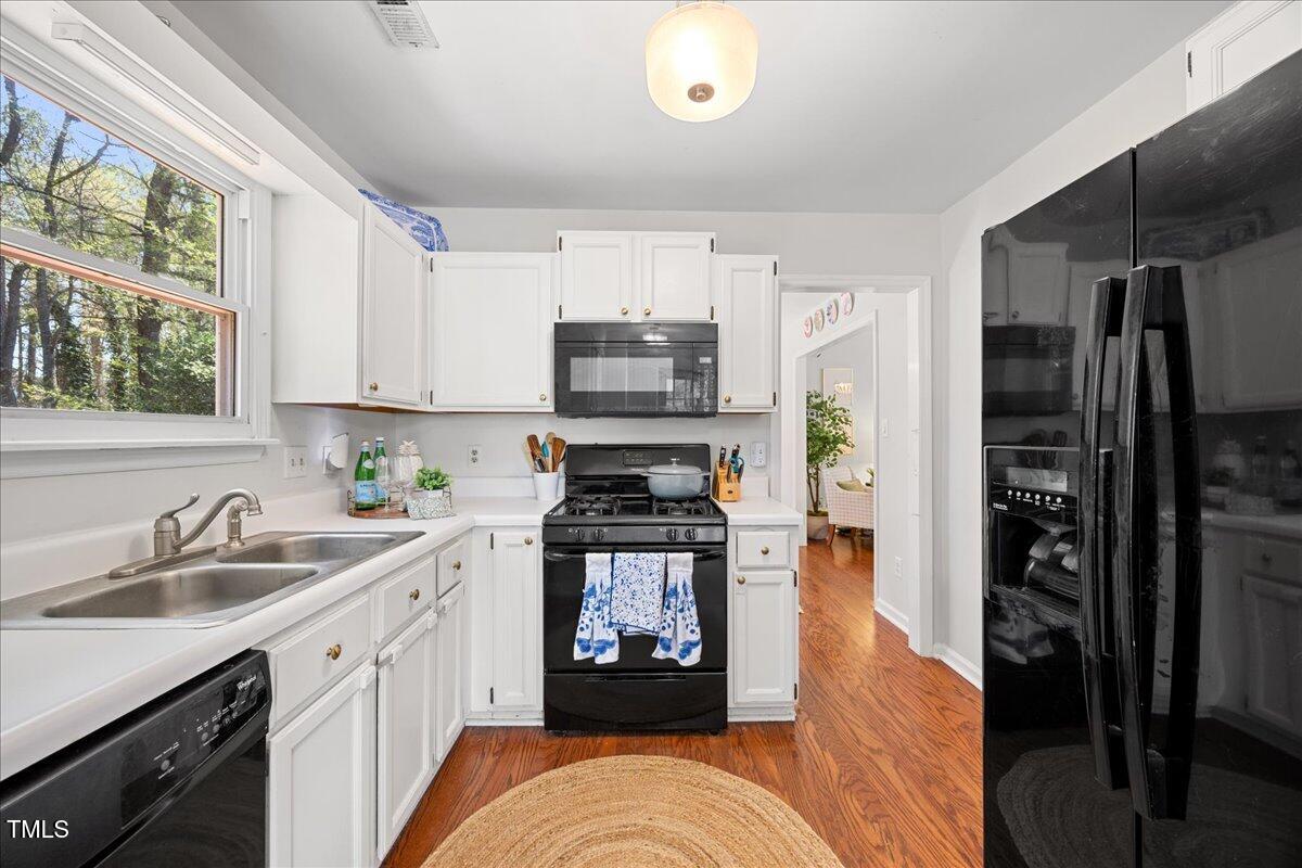 1052 Mills Street Raleigh, NC 27608 - Photo 12 of 36 12-2A1A6628