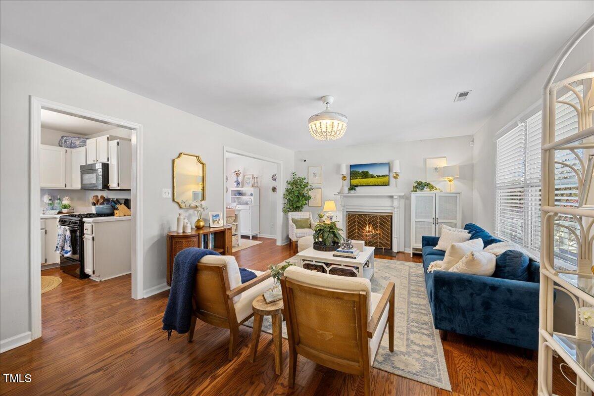 1052 Mills Street Raleigh, NC 27608 - Photo 9 of 36 09-2A1A6616