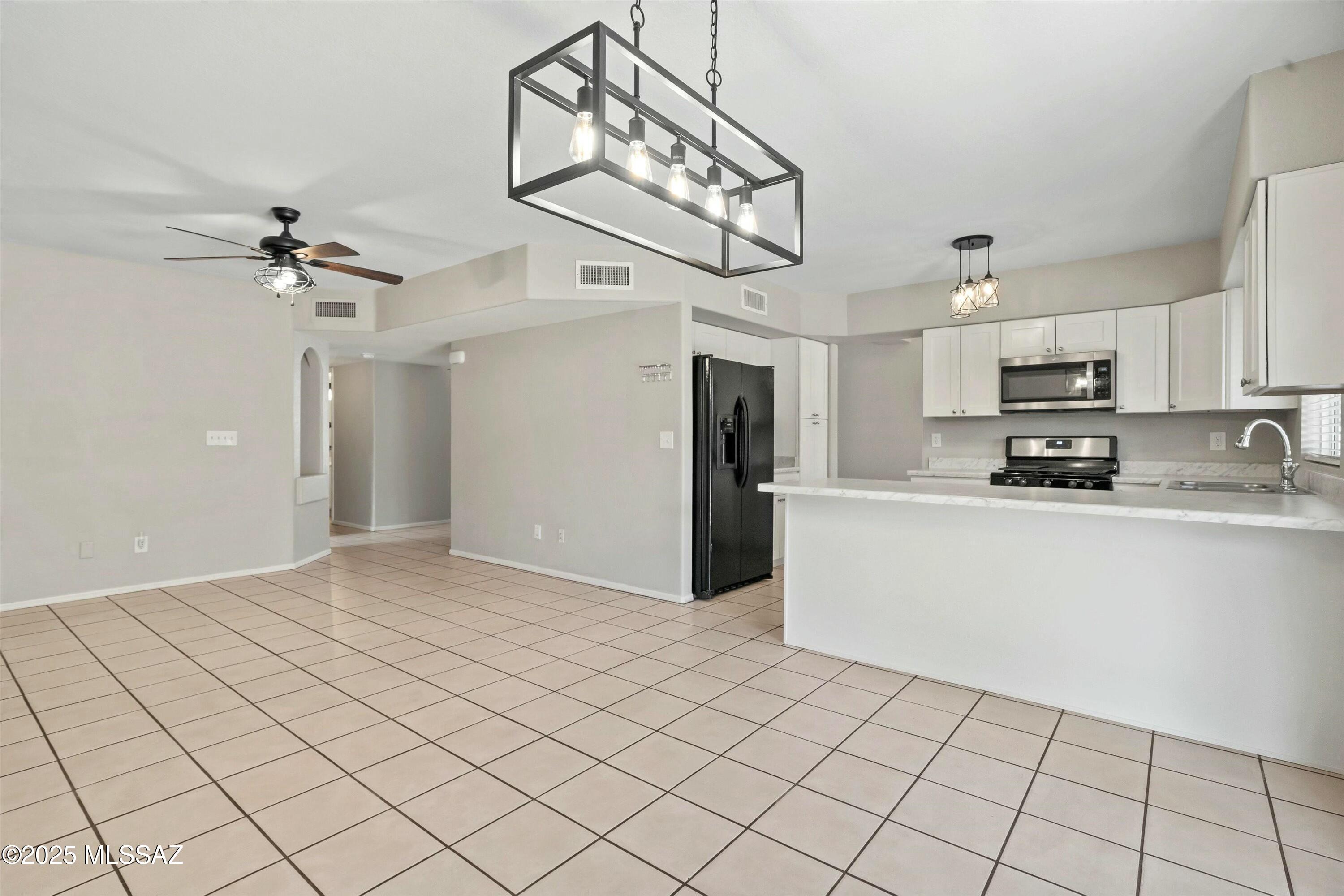 8768 North Maple Ridge Place Tucson, AZ 85743 - Photo 8 of 45 Gallery Image 8