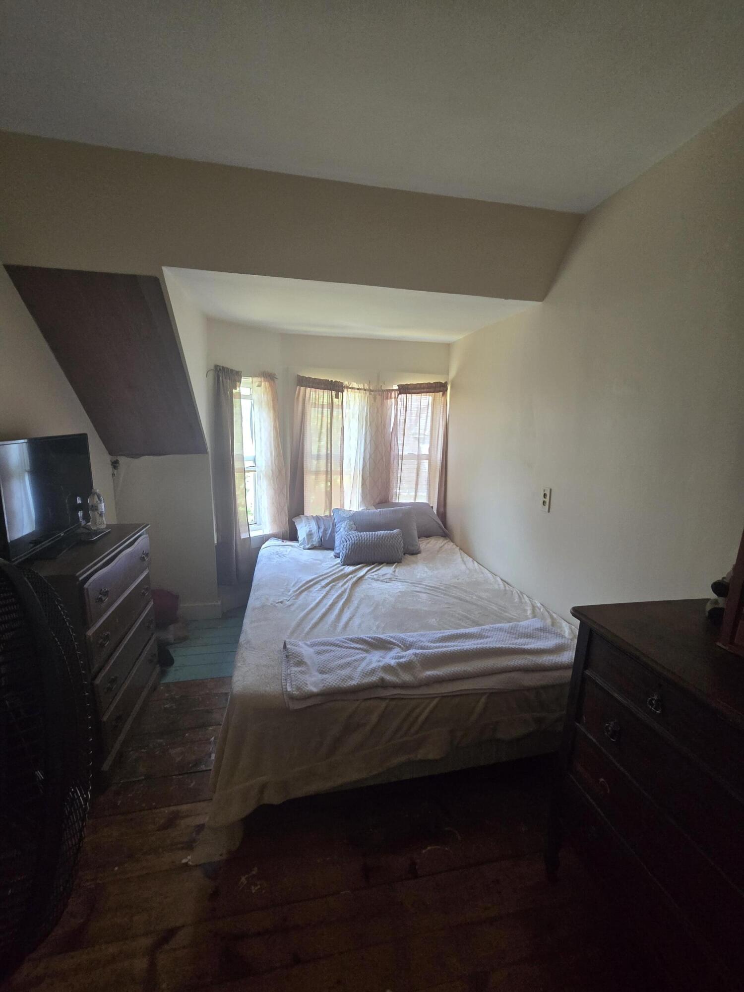 27 Pleasant Street Lubec, ME 04652 - Photo 13 of 29 20250813_153305