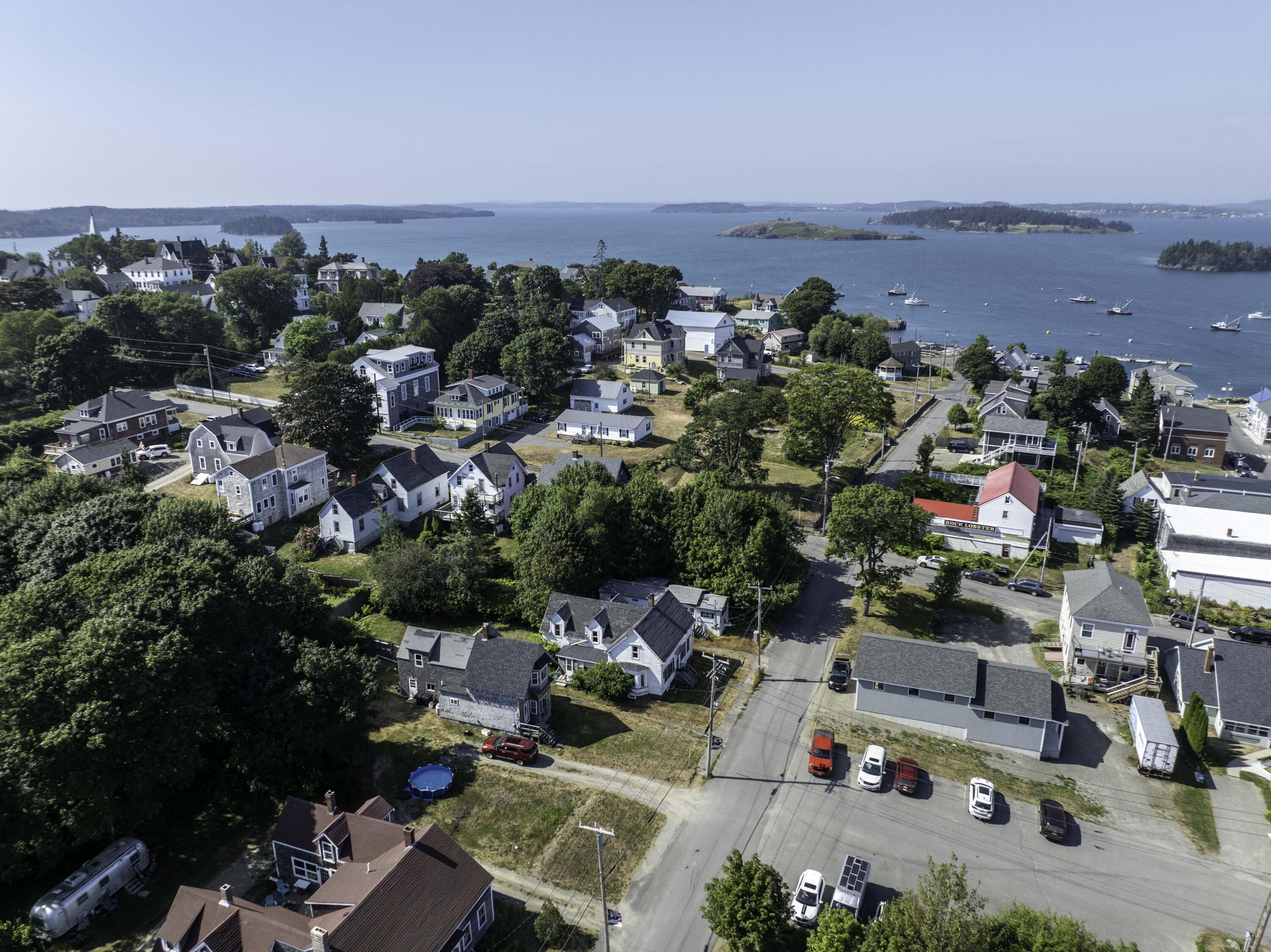 27 Pleasant Street Lubec, ME 04652 - Photo 16 of 29 27 Pleasant St Lubec (4 of 33)