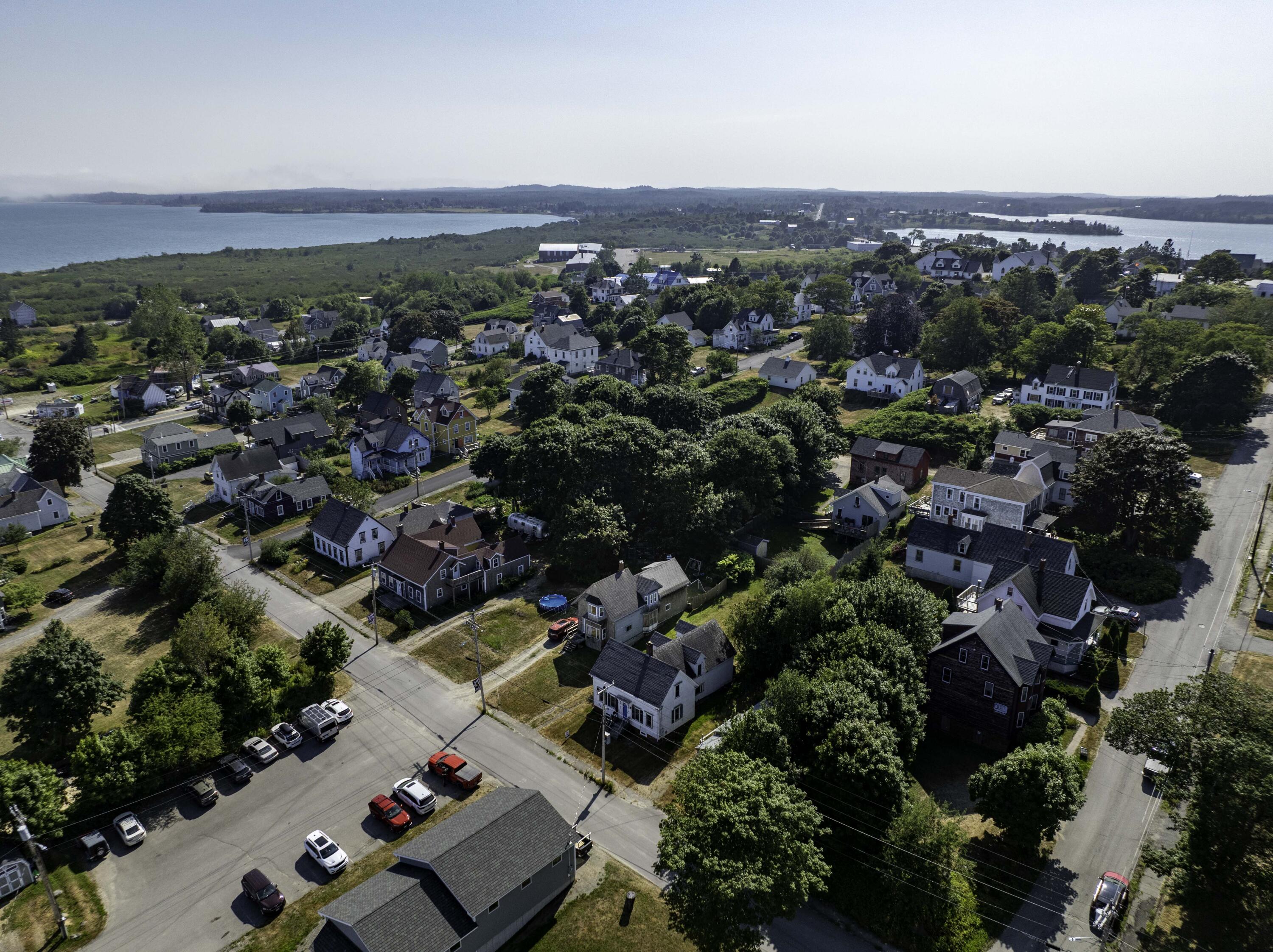 27 Pleasant Street Lubec, ME 04652 - Photo 19 of 29 27 Pleasant St Lubec (9 of 33)
