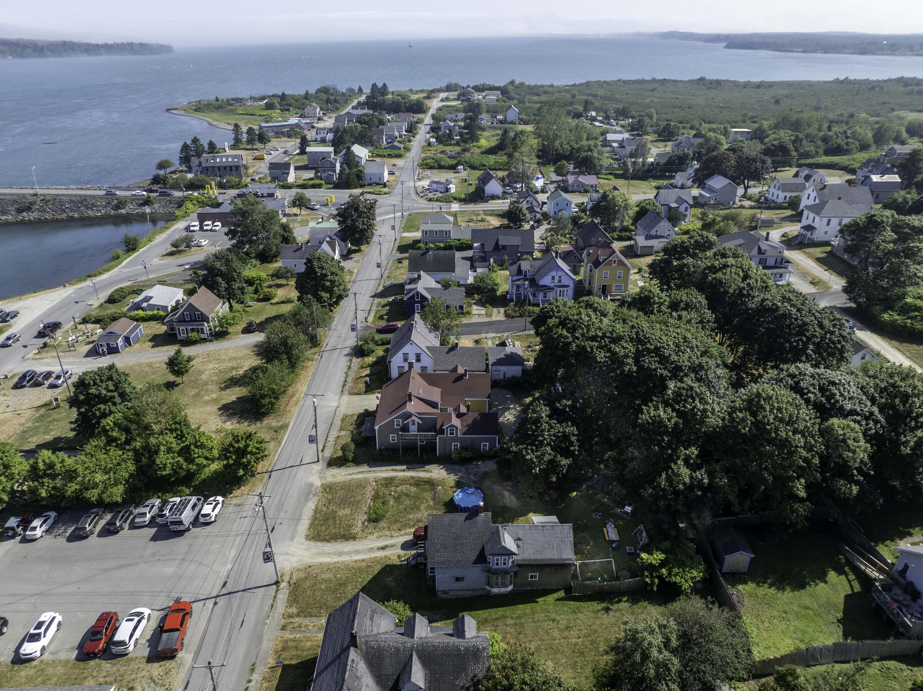 27 Pleasant Street Lubec, ME 04652 - Photo 20 of 29 27 Pleasant St Lubec (11 of 33)