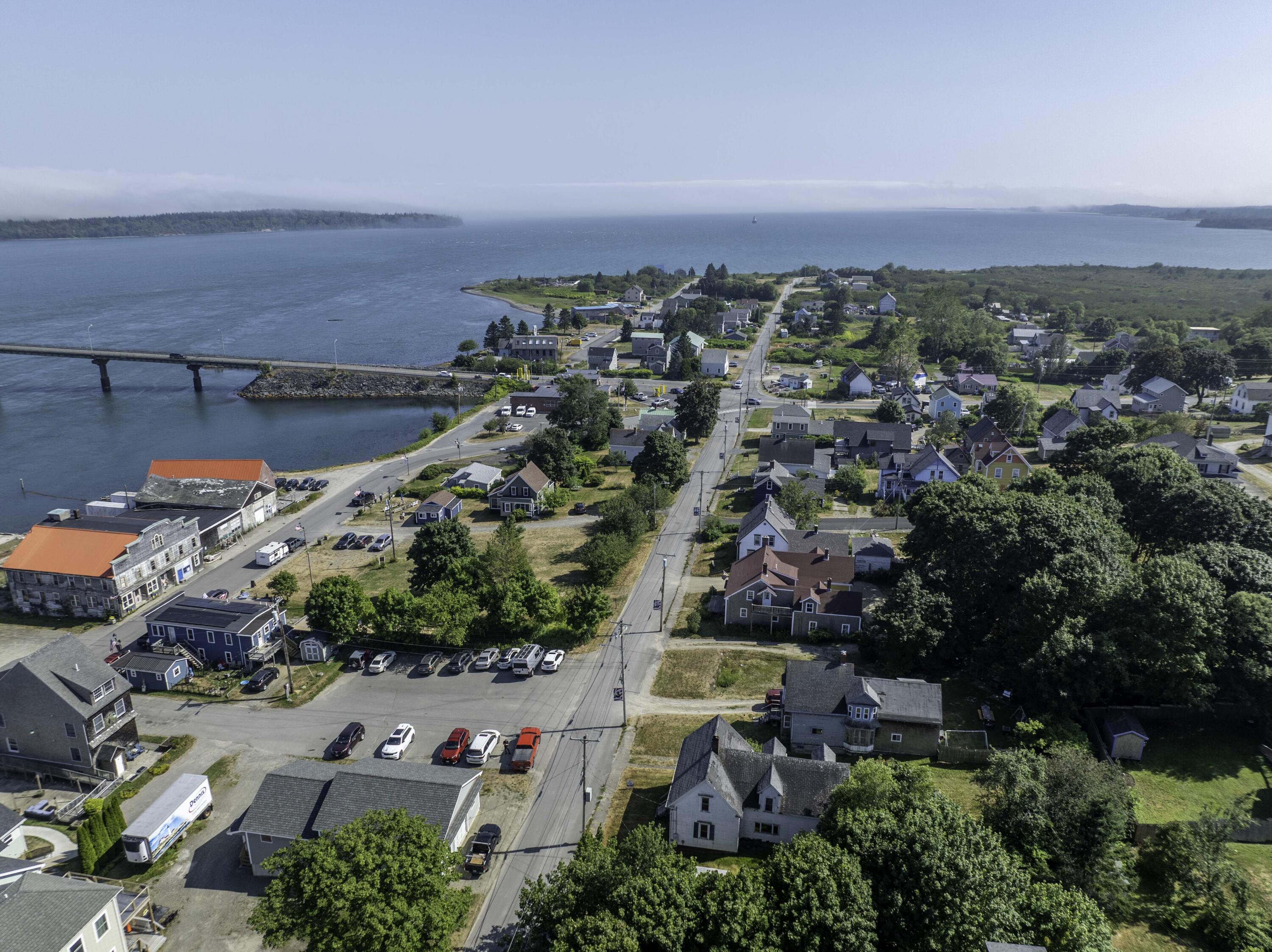 27 Pleasant Street Lubec, ME 04652 - Photo 2 of 29 27 Pleasant St Lubec (8 of 33)