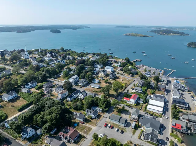 $160,000 | 27 Pleasant Street, Lubec, ME 04652