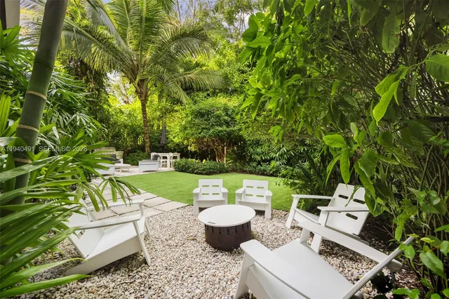 $3,750,000 | 3655 Avocado Avenue, Coconut Grove, FL 33133
