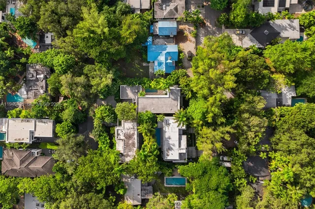 $3,750,000 | 3655 Avocado Avenue, Coconut Grove, FL 33133