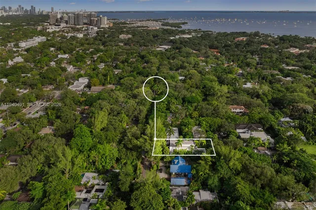 $3,750,000 | 3655 Avocado Avenue, Coconut Grove, FL 33133