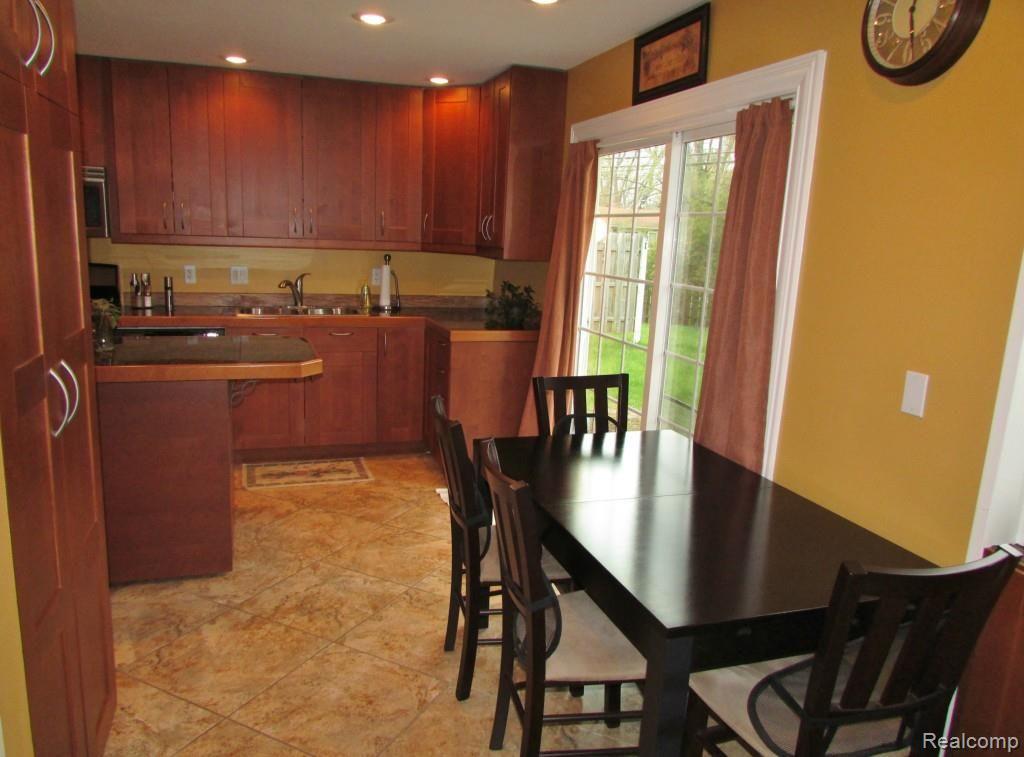 3415 West Utica Road Utica, MI 48317 - Photo 13 of 31 Breakfast Room.jpg