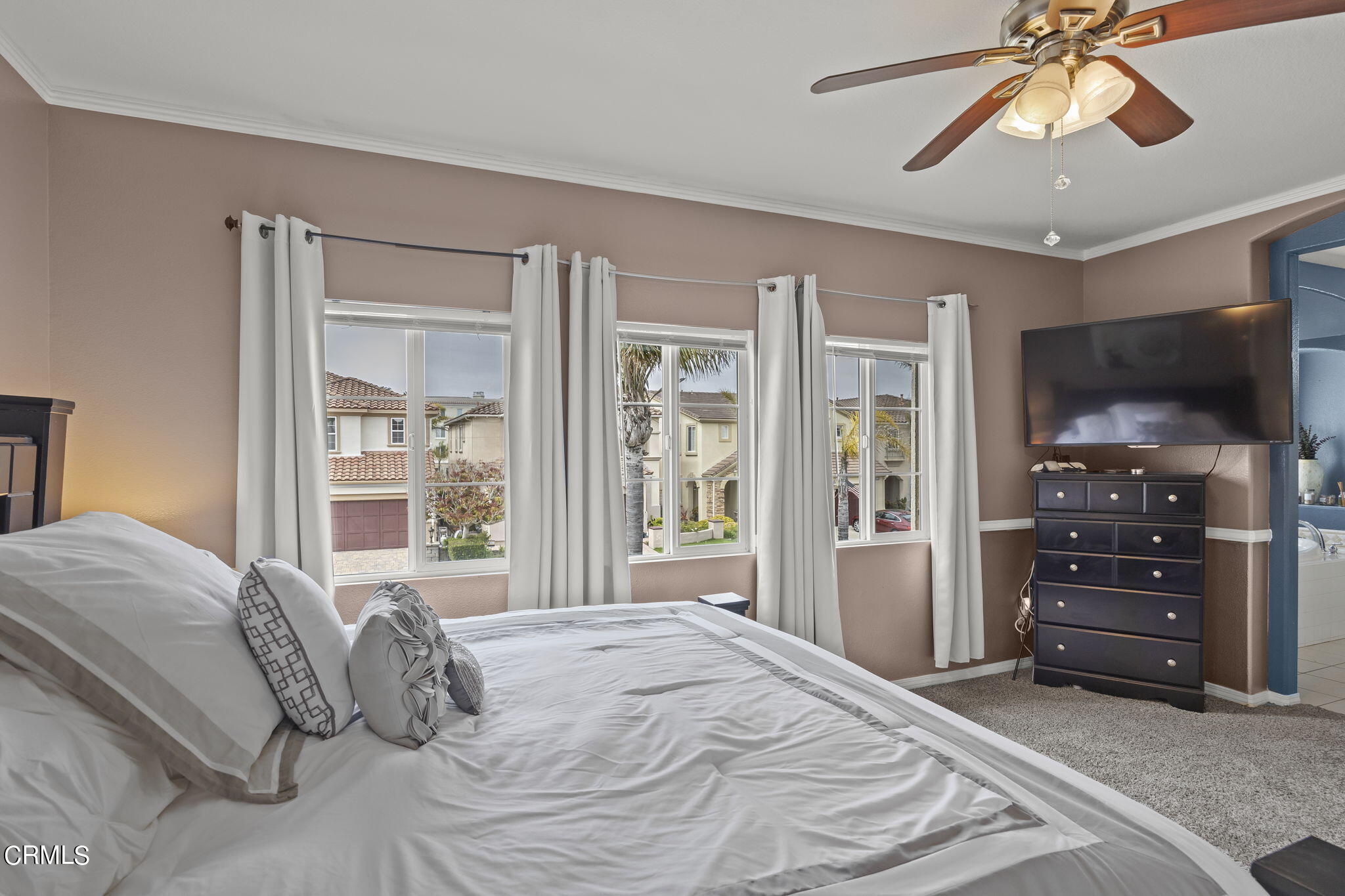 4352 Waterside Lane Oxnard, CA 93035 - Photo 16 of 37 Primary Suite