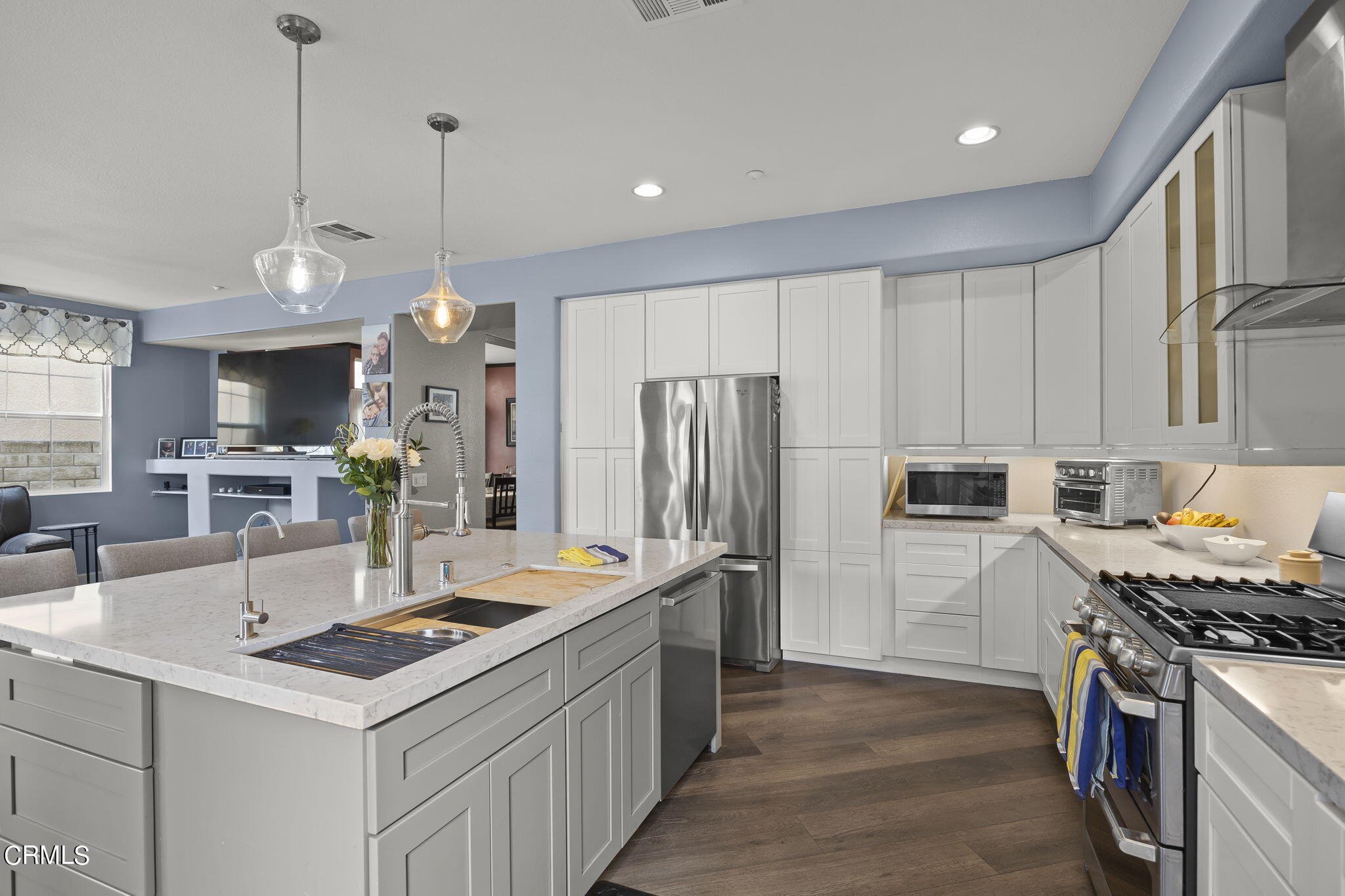 4352 Waterside Lane Oxnard, CA 93035 - Photo 4 of 37 Kitchen