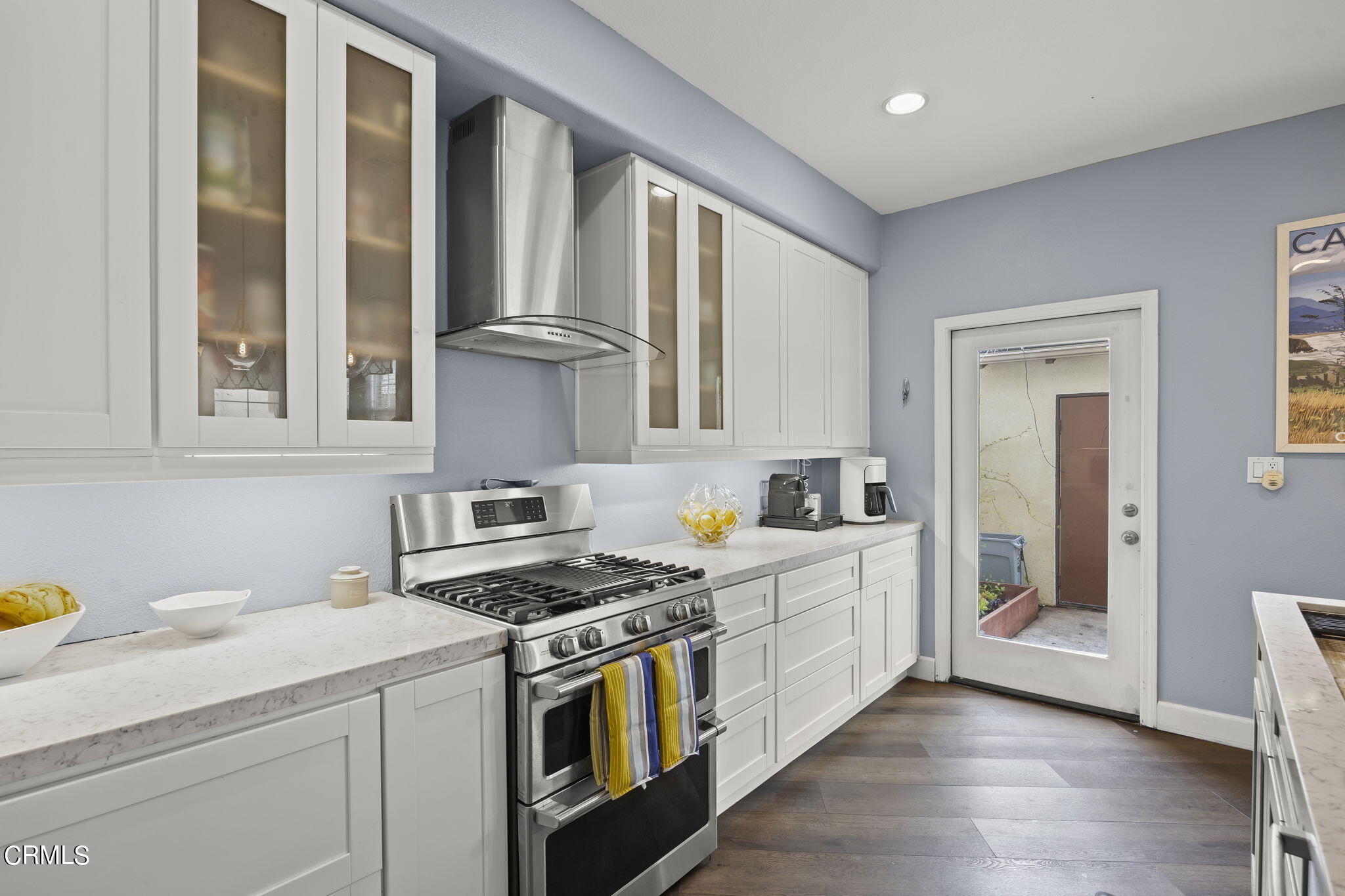 4352 Waterside Lane Oxnard, CA 93035 - Photo 5 of 37 Kitchen