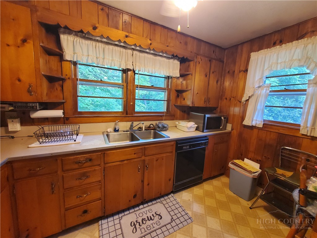 886 Hanging Rock Road Spruce Pine, NC 28777 - Photo 24 of 50