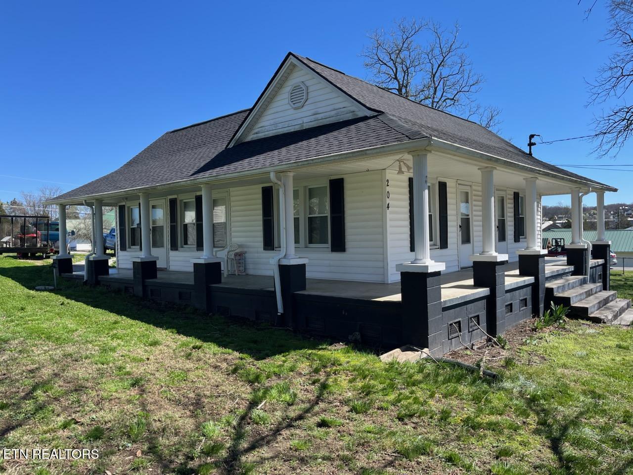 204 Queener Street Jacksboro, TN 37757 - Photo 1 of 14 IMG956196