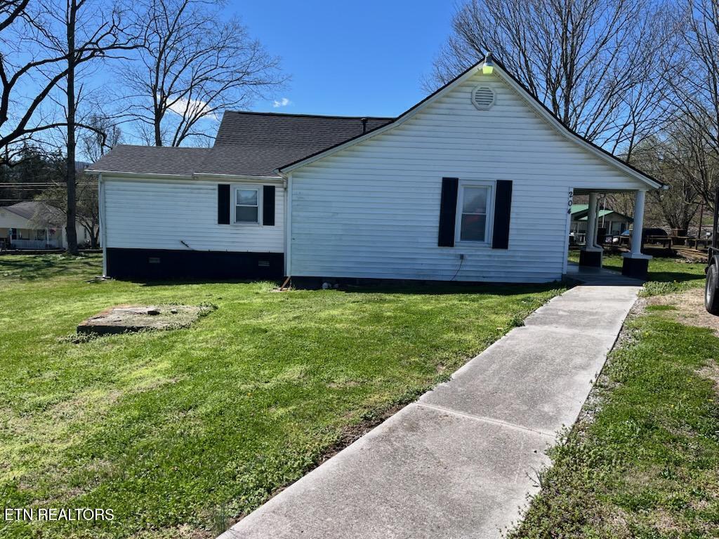 204 Queener Street Jacksboro, TN 37757 - Photo 3 of 14 IMG956193