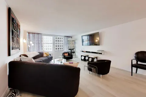 $549,500 | 1000 North Lake Shore Plaza, Unit 2205, Chicago, IL 60611