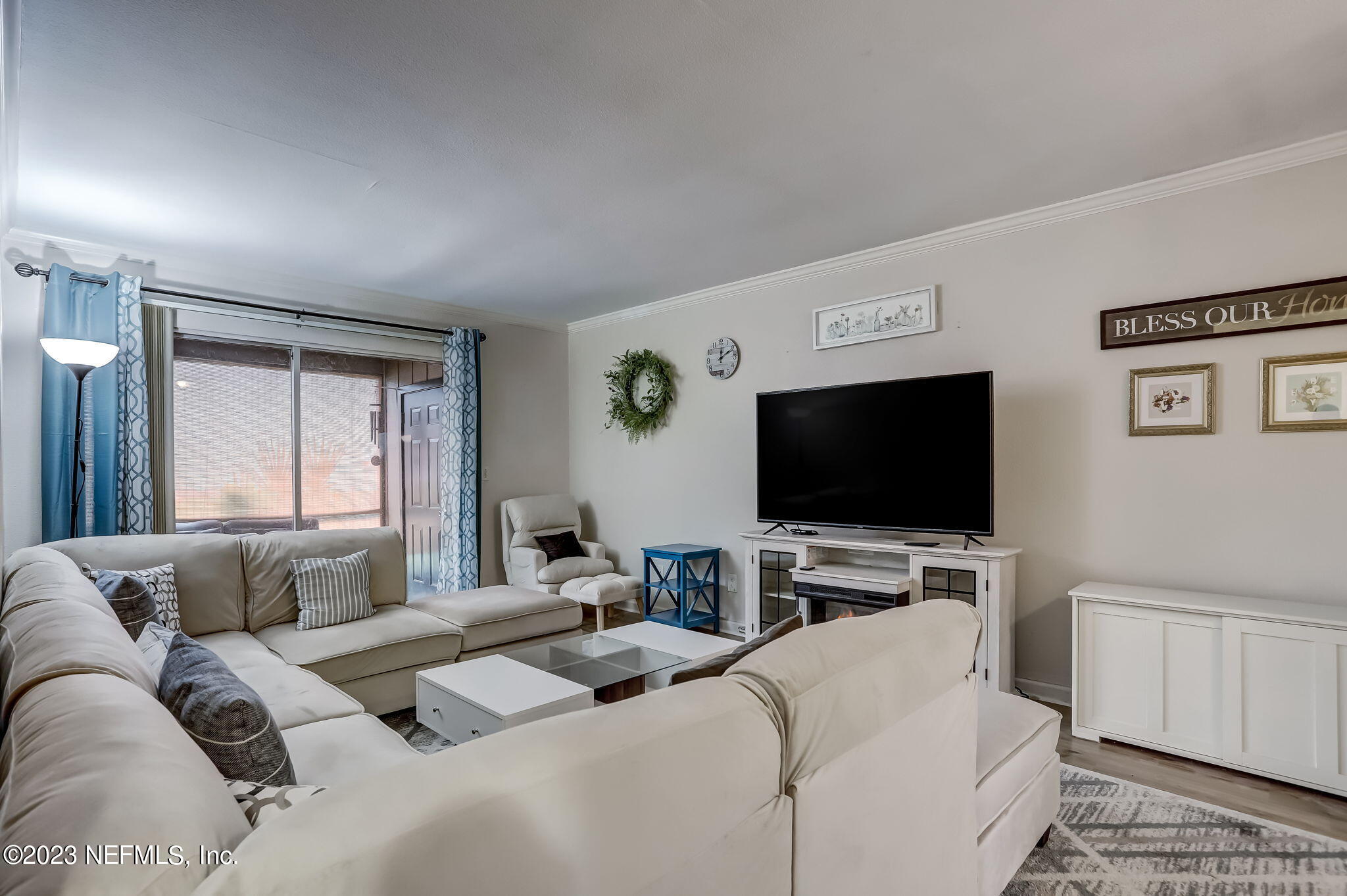 8849 Old Kings Road South, Unit 195 Jacksonville, FL 32257 - Photo 2 of 17 Living Room