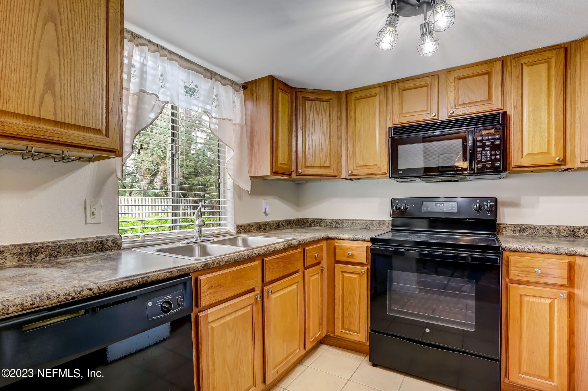 8849 Old Kings Road South, Unit 195 Jacksonville, FL 32257 - Photo 6 of 17 Kitchen