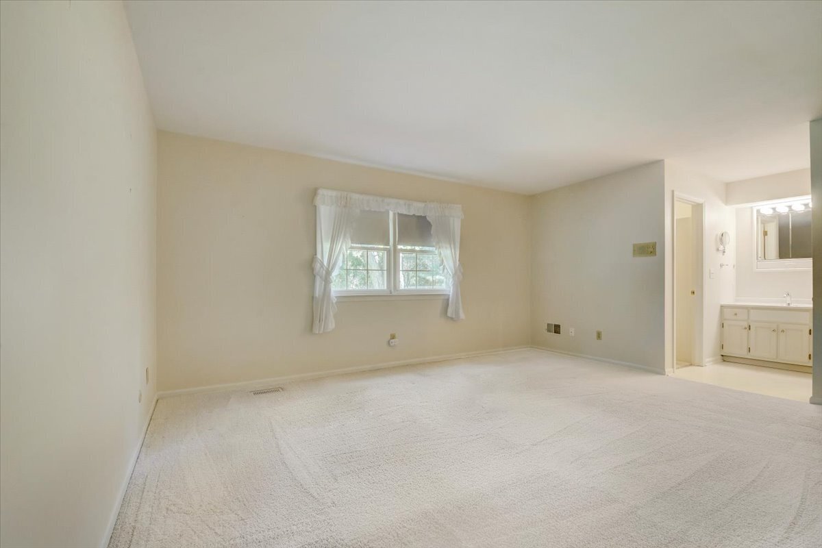 1940 Bechtel Road Indianapolis, IN 46260 - Photo 8 of 21 Gallery Image 8