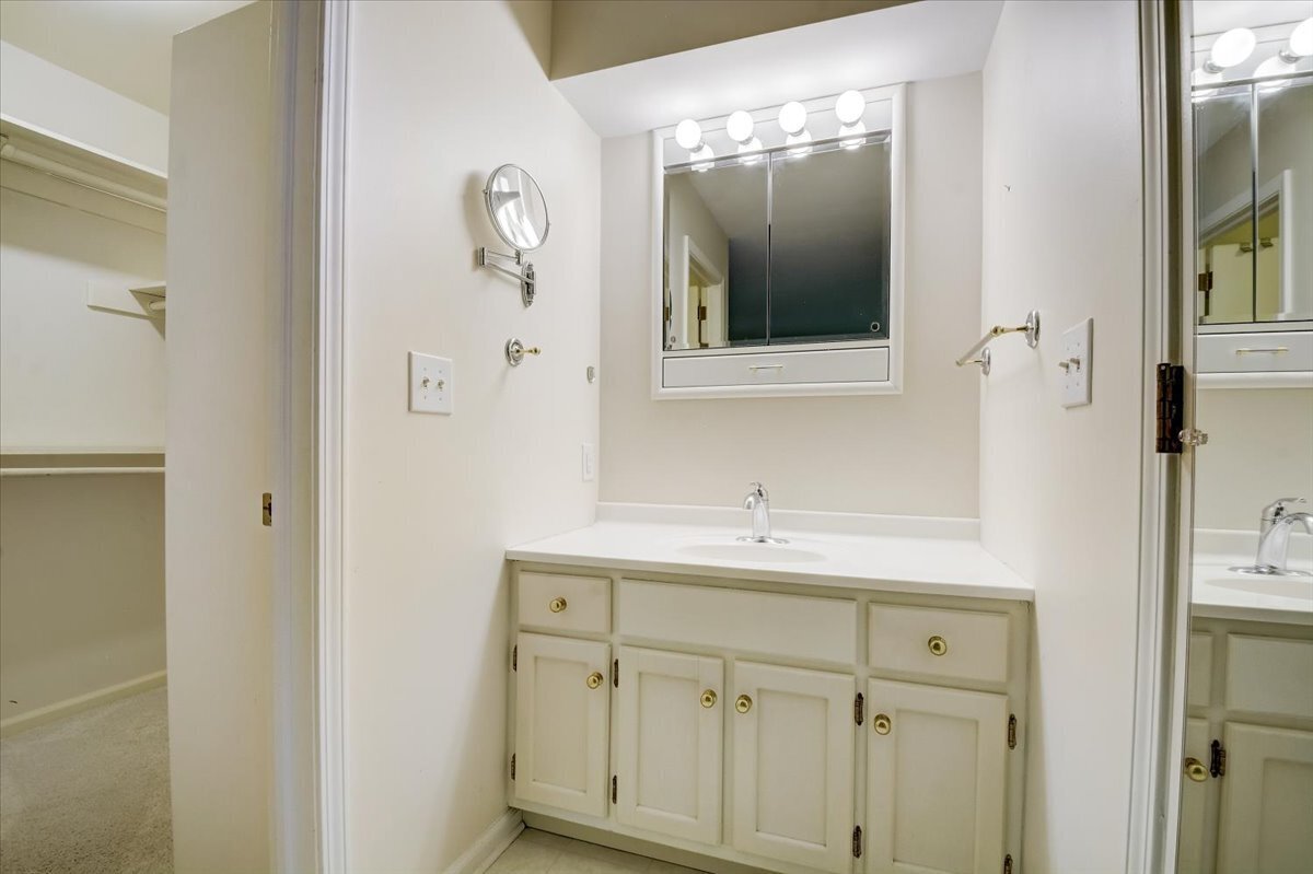 1940 Bechtel Road Indianapolis, IN 46260 - Photo 10 of 21 Gallery Image 10