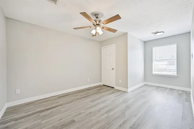 $259,900 | 2034 Glencove Drive, Seabrook, TX 77586