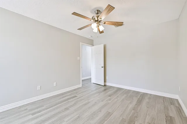 $259,900 | 2034 Glencove Drive, Seabrook, TX 77586