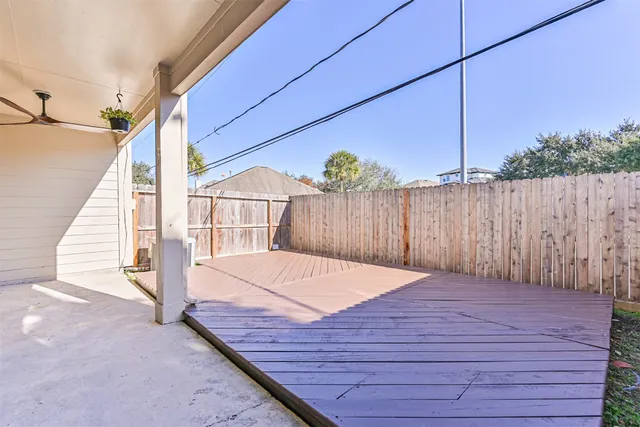 $259,900 | 2034 Glencove Drive, Seabrook, TX 77586