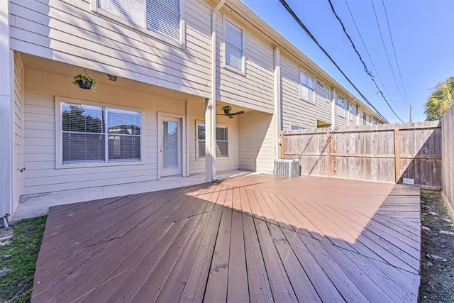 $259,900 | 2034 Glencove Drive, Seabrook, TX 77586