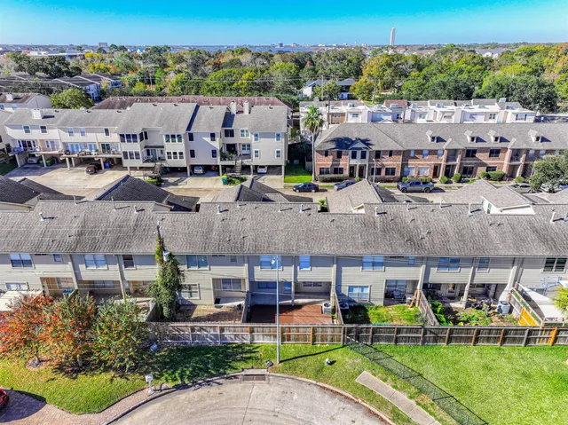 $259,900 | 2034 Glencove Drive, Seabrook, TX 77586