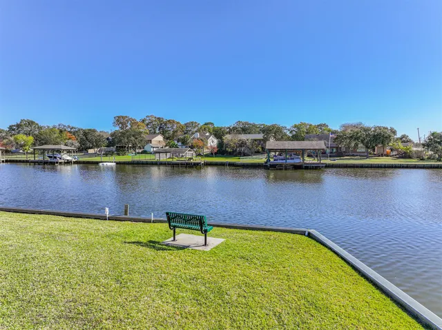 $259,900 | 2034 Glencove Drive, Seabrook, TX 77586