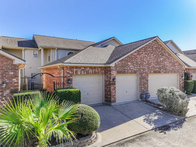 $259,900 | 2034 Glencove Drive, Seabrook, TX 77586